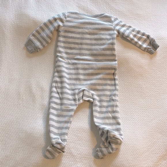 Carter’s Fleece Footed PJs Size 9 Months - Picture 3 of 7